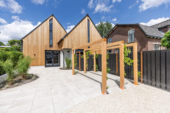 Oosterend 13 in Laren