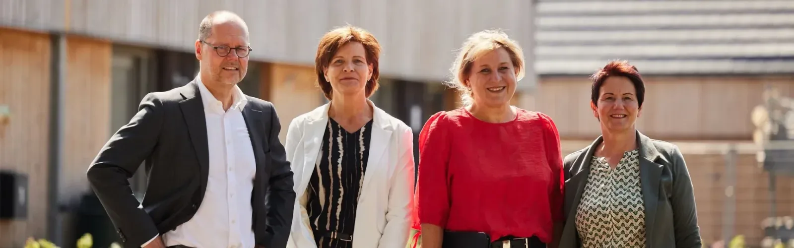 Team foto van Oosterhave Makelaars en Financiële Dienstverlening