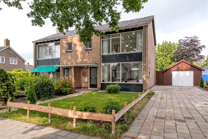 Oosterwoldseweg 6 in Haulerwijk foto