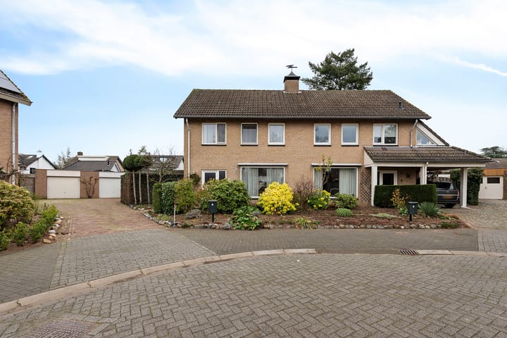 Oranjeplein 5 in Berlicum foto