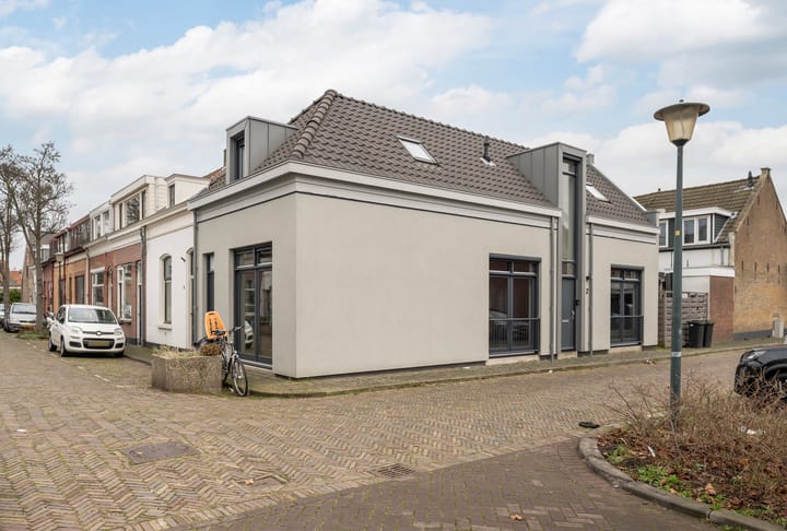 Oranjestraat 2 in Vlaardingen foto