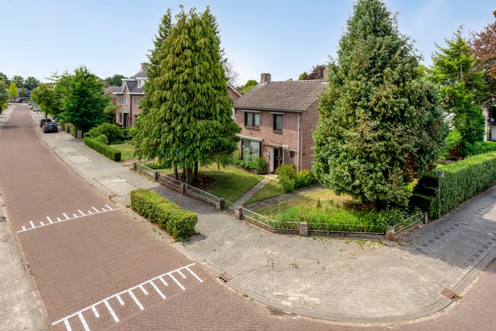 Oranjestraat 2 in Nuenen foto