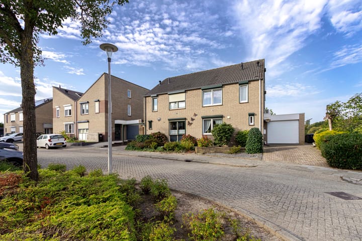 Orchideehof 15 in Heerlen foto