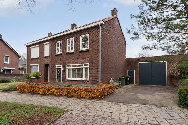 Overweertstraat 15 in Weert foto