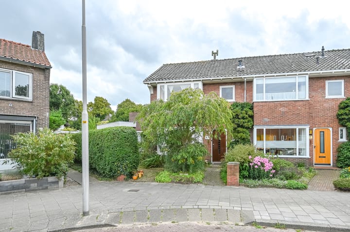 Paramaribostraat 6 in Santpoort-Noord foto