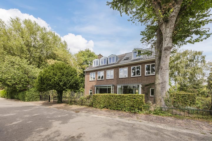 Park Leeuwenberghlaan 15 in Leidschendam foto