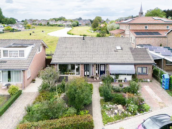 Parkstraat 6 in Nieuwveen foto