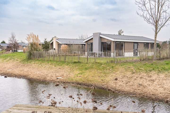 Parkweg 2-V103 in Hellevoetsluis foto