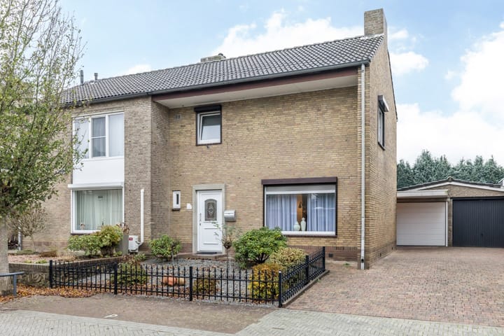 Foto van woning Pastoor Bernegaustraat 11, Munstergeleen