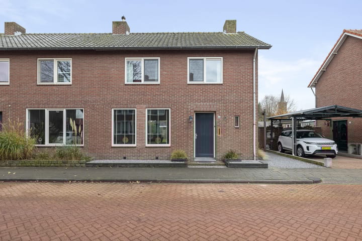 Pastoor Knippenberghstraat 64 in Helden foto