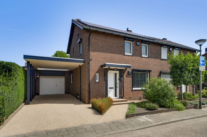 Pastoor Pielsstraat 13 in Roermond foto