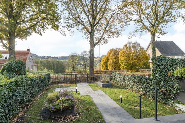 Pastoor Steinbuschstraat 9 in Wijlre foto