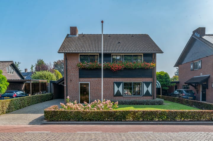 Pastoor van Tilborgstraat 1 in Berkel-Enschot foto