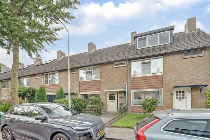 Pastoor W. Hellemonsstraat 24 in Best foto