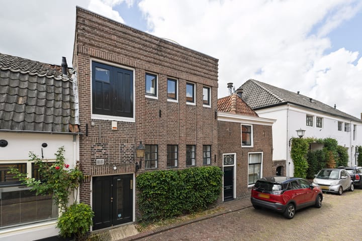 Pastoorstraat 1 in Naarden foto