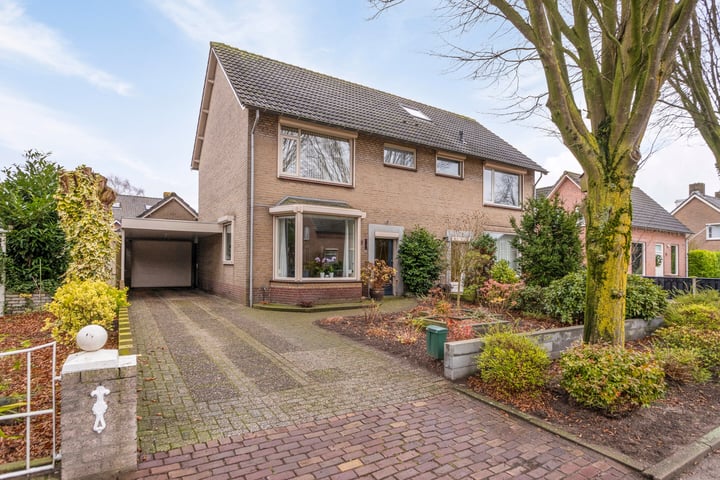 Pater van den Elzenstraat 9 in Heesch foto