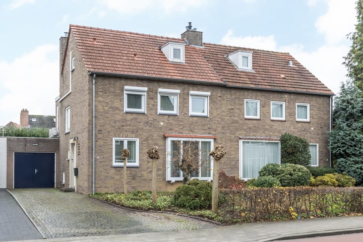 Patersweg 36 in Hoensbroek foto