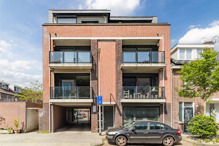 Paus Adriaanstraat 29b in Tilburg foto