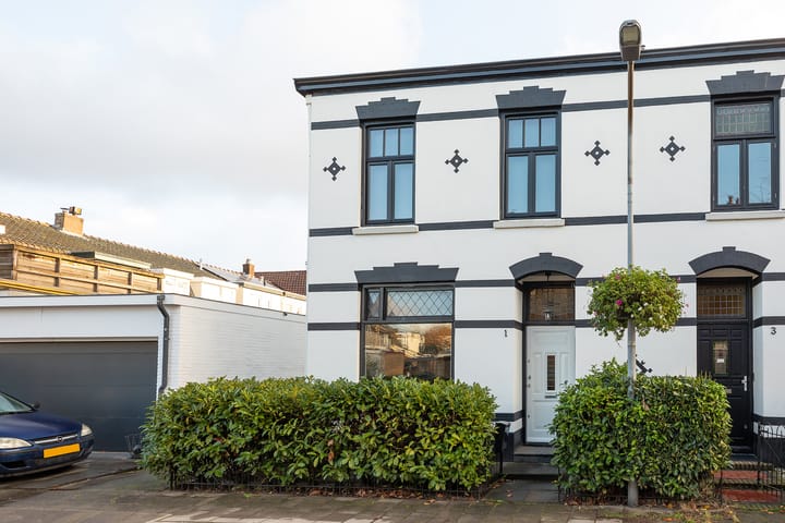 Pauwenstraat 1 in Hilversum foto