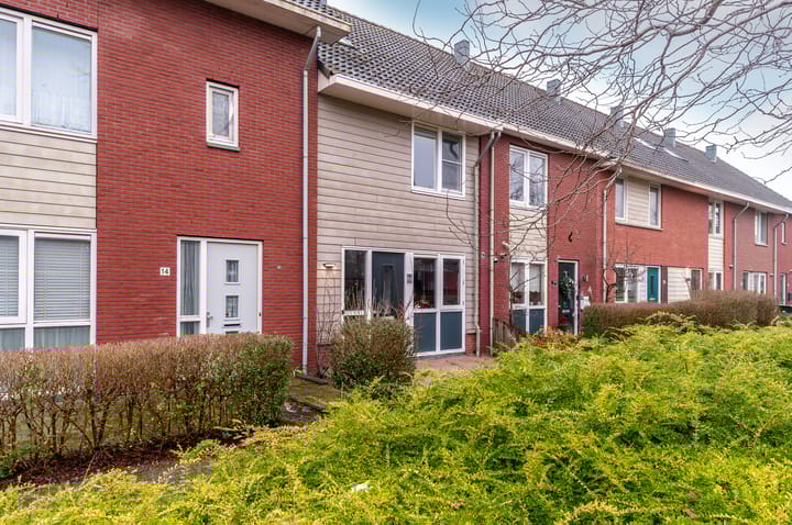 Peter van Straatenhof 12 in Almere