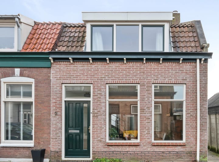 Piet Heinstraat 2 in Den Helder foto