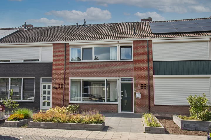 Piet Heinstraat 32 in Borne foto