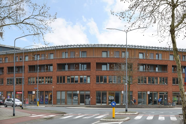 Plein 2000 73 in Huizen foto