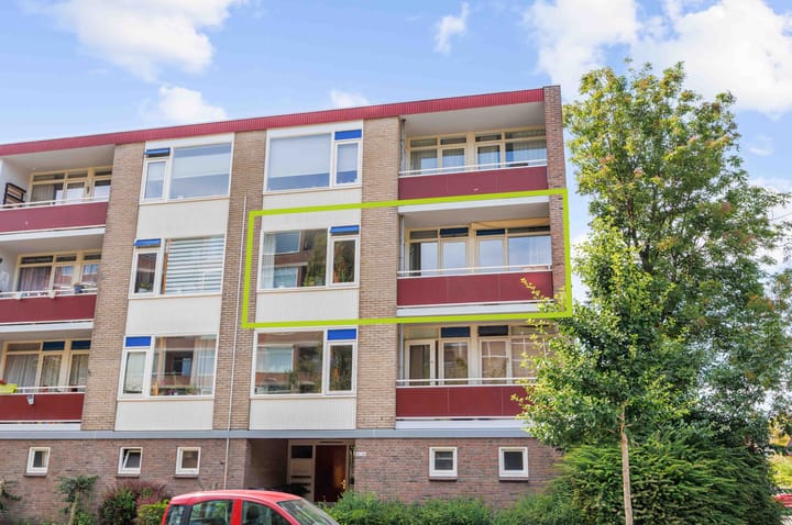 Plutolaan 60 in Groningen foto