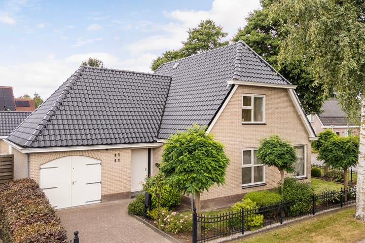 Poelruit 2 in Buitenpost foto