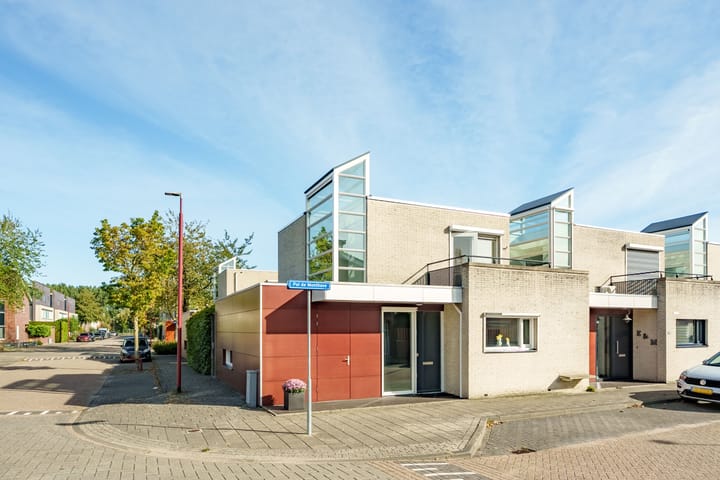 Pol de Monthove 30 in Nieuwegein foto