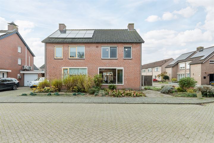 President Van Rijenlaan 81 in Hoeven foto