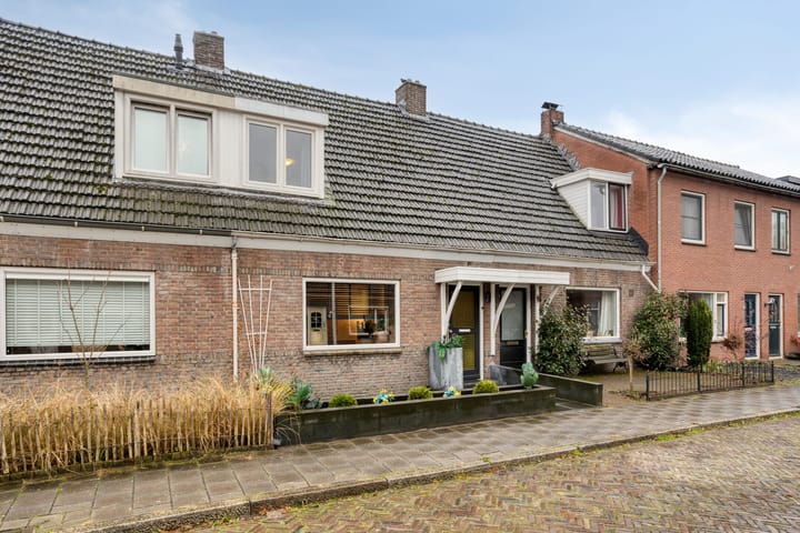 Primulastraat 27 in Almelo foto