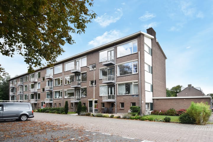 Prins Alexanderstraat 2 in Waddinxveen foto