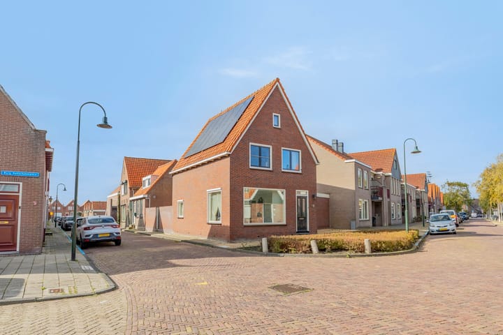 Prins Bernhardlaan 1 in Volendam foto