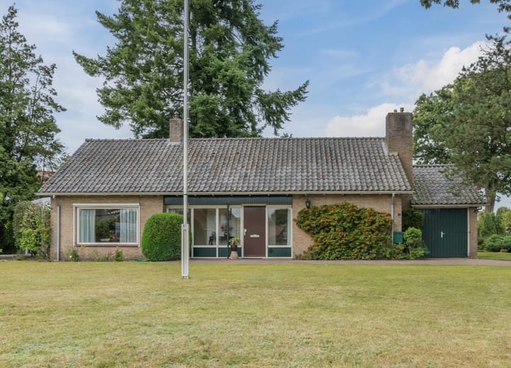 Prins Bernhardlaan 1a in Heerde foto