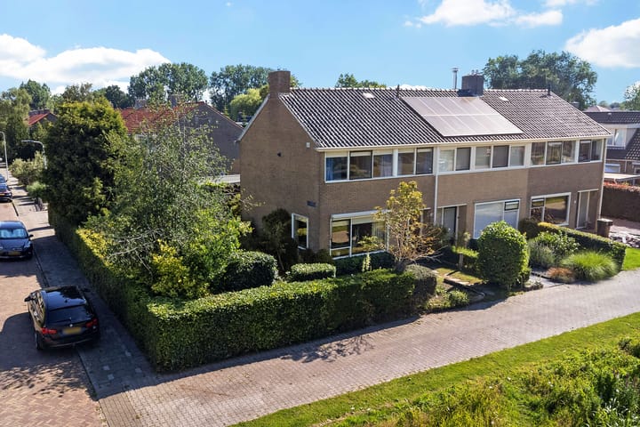 Prins Bernhardlaan 33 in Joure foto