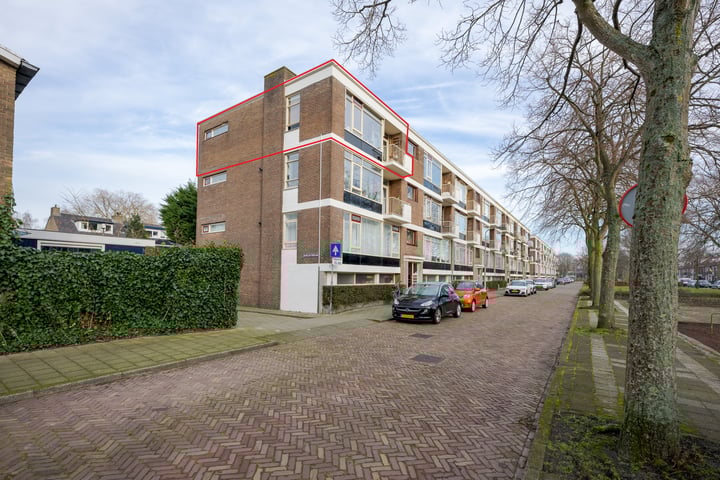 Prins Bernhardlaan 47 in Voorschoten foto
