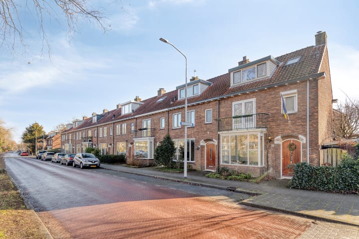 Prins Bernhardlaan 48 in Voorschoten foto