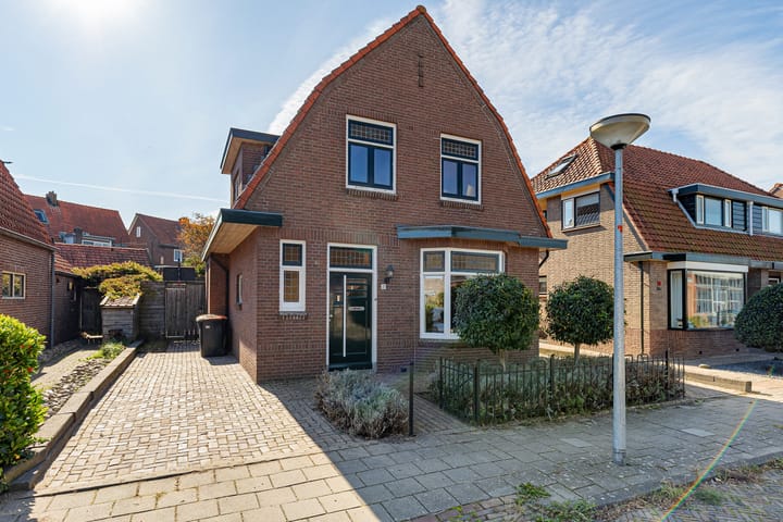 Prins Bernhardstraat 32 in Steenwijk foto
