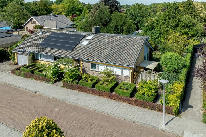 Prins Pieter Christiaanstraat 2 in Dinteloord