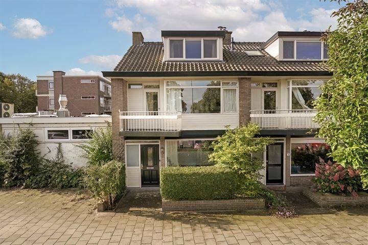 Prinses Marijkelaan 1 in Voorschoten foto