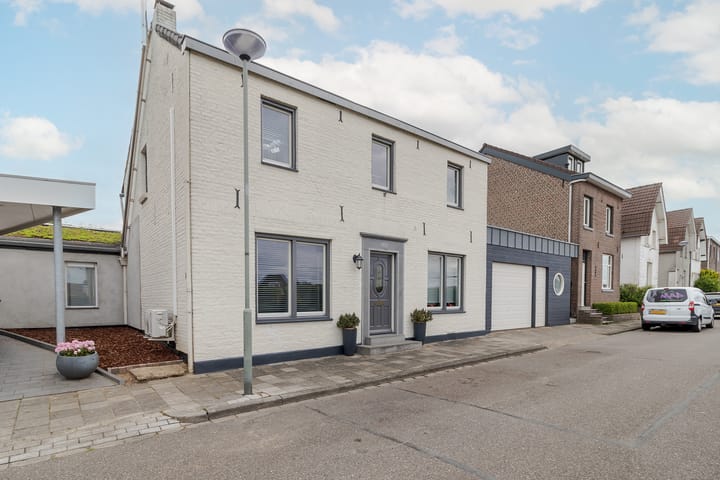 Prinses Wilhelminaweg 12 in Bunde foto