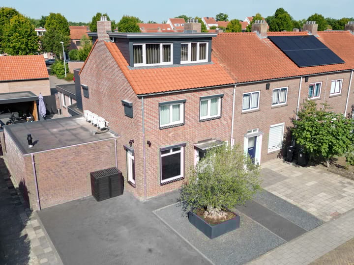 Prof. R. Regoutstraat 38 in Best foto