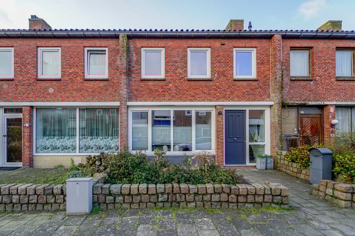 Prunuslaan 8 in Roosendaal foto