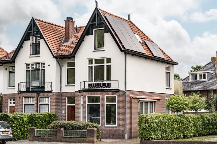 Raadhuisplein 2 in Heemstede foto