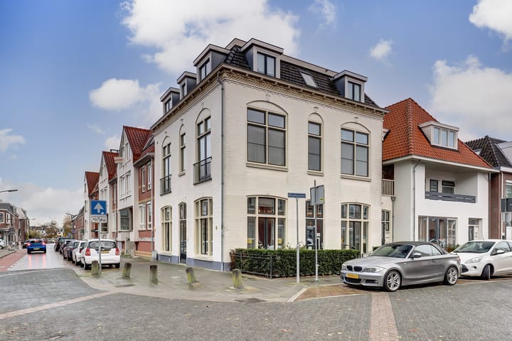 Raadhuisstraat 1-4 in Maarssen foto