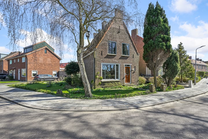 Raadhuisstraat 36 in Westzaan foto