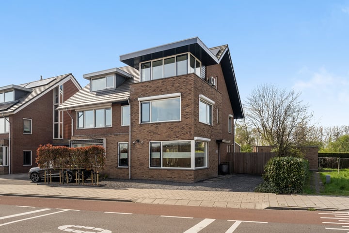 Raadhuisweg 195 in Reeuwijk foto