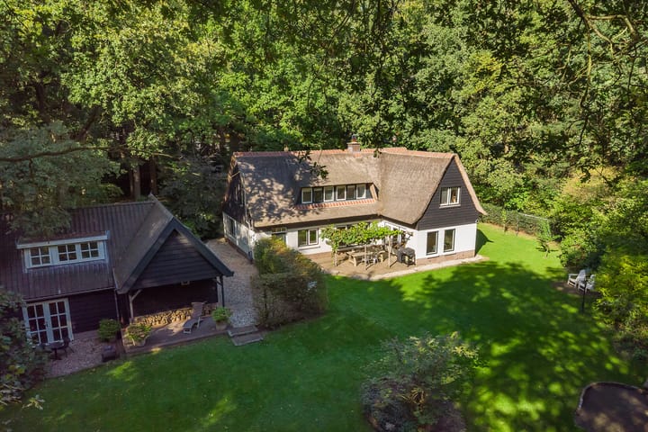 Ravensteinselaan 1 in Baarn foto