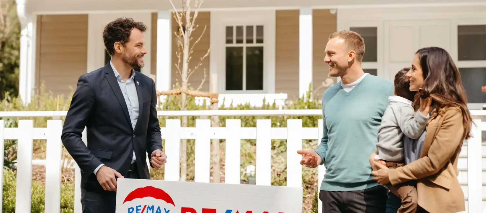 Team foto van REMAX Hestia